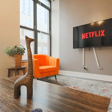 2br Retreat With Optional Parking And Gym Access Near Mccormick Place And Soldier Field Apartment