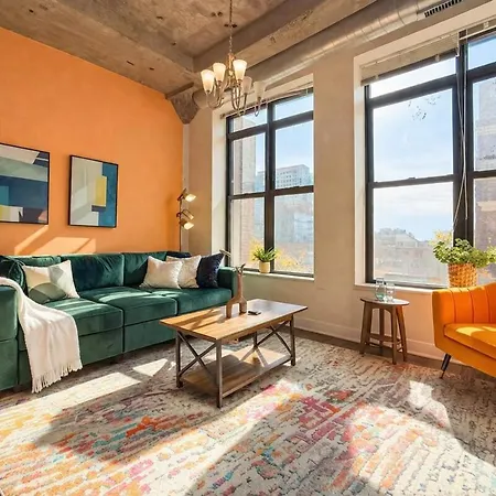 Apartment 2br Retreat With Optional Parking And Gym Access Near Mccormick Place And Soldier Field