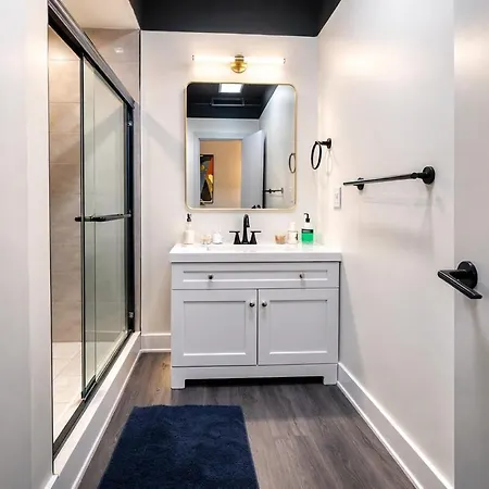 Apartment Massive 6br Luxury Sleeps 12 Guests With Jacuzzi & Pool Table Perfect Group And Optional Parking Near Mccormick Place & Soldier Field *