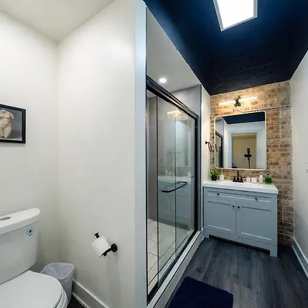 Massive 6br Luxury Sleeps 12 Guests With Jacuzzi & Pool Table Perfect Group And Optional Parking Near Mccormick Place & Soldier Field Apartment *
