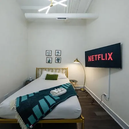 Apartment Massive 6br Luxury Sleeps 12 Guests With Jacuzzi & Pool Table Perfect Group And Optional Parking Near Mccormick Place & Soldier Field *