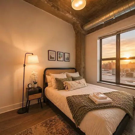 Spacious 2br On Michigan Ave With Private Patio, Optional Parking & Gym Near Mccormick Convention Center, Soldier Field And Grant Park * Chicago