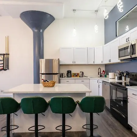 Apartment Massive 6br Luxury Sleeps 12 Guests With Jacuzzi & Pool Table Perfect Group And Optional Parking Near Mccormick Place & Soldier Field *