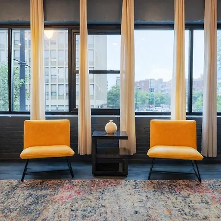 Apartment Massive 6br Luxury Sleeps 12 Guests With Jacuzzi & Pool Table Perfect Group And Optional Parking Near Mccormick Place & Soldier Field Chicago