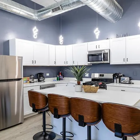 Apartment Group-friendly 6br Luxury In Prime South Loop Location With Optional Parking And Gym Access Near Mccormick Place, Soldier Field And Grant Park