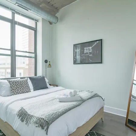 Apartment Beautiful 2br With Smart Tv, Gym Access & Parking Close To Mccormick Place, Museums & Michigan *