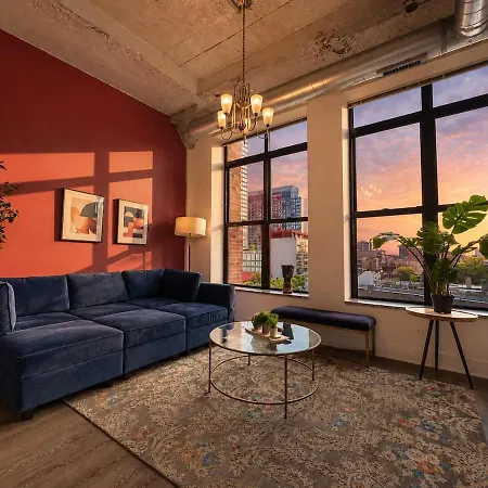 Beautiful 2br With Smart Tv, Gym Access & Parking Close To Mccormick Place, Museums & Michigan Apartment Chicago