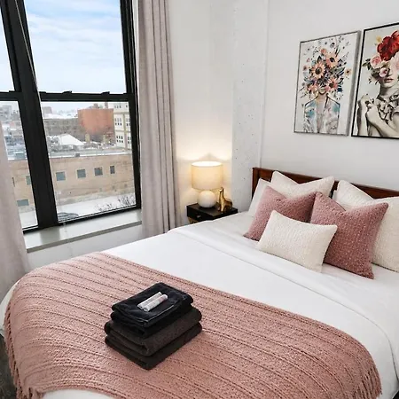 South Loop 2br Corner Unit With Natural Light, Optional Parking And Guest Access Near Downtown And Mccormick Place *