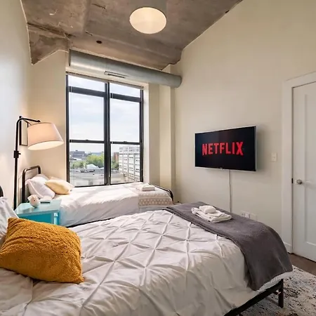 Walkable 2br In South Loop With Optional Parking And Gym Access Near Mccormick Place, Museum Campus & Lakefront Chicago