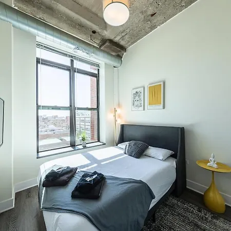Modern And Bright 2br On Michigan Ave With Optional Parking And Gym Access Near Soldier Field & Grant Park