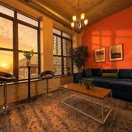 Stylish 2br With Optional Parking & Gym Access Near Lakefront, Shedd Aquarium And Mccormick Center Apartment