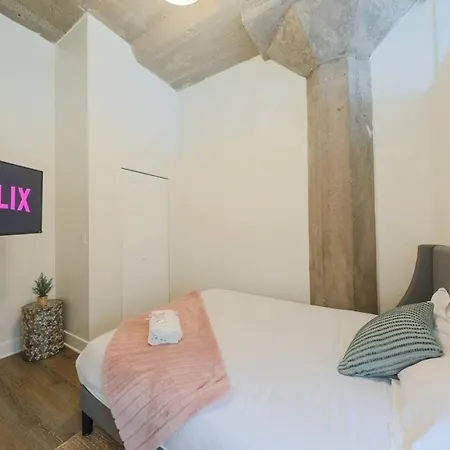 Cozy 2br With Optional Parking And Gym Access Near Field Museum, Lakefront & Mccormick Place