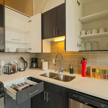 Cozy 2br With Optional Parking And Gym Access Near Field Museum, Lakefront & Mccormick Place *