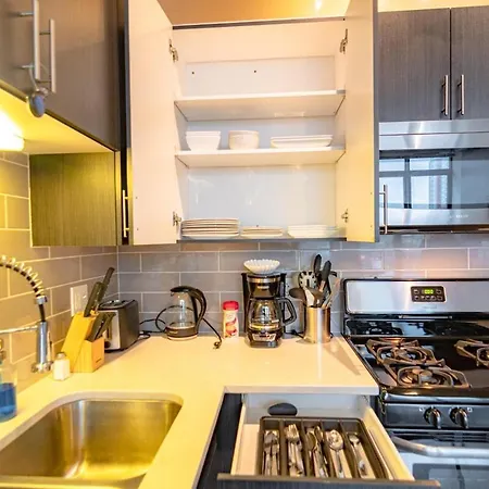 Stylish 2br With Optional Parking & Gym Access Near Lakefront, Shedd Aquarium And Mccormick Center