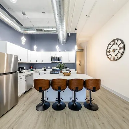 Group-friendly 6br Luxury In Prime South Loop Location With Optional Parking And Gym Access Near Mccormick Place, Soldier Field And Grant Park Apartment