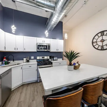 Apartment Group-friendly 6br Luxury In Prime South Loop Location With Optional Parking And Gym Access Near Mccormick Place, Soldier Field And Grant Park *