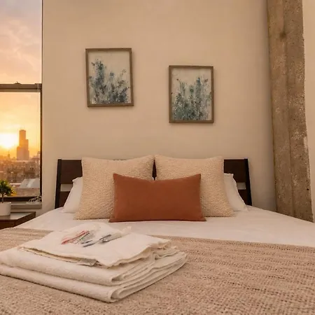 Family-friendly 3br Near Mccormick Place, Soldier Field & Shedd Aquarium, A Prime South Loop Spot Apartment