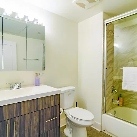 Beautiful 2br With Smart Tv, Gym Access & Parking Close To Mccormick Place, Museums & Michigan