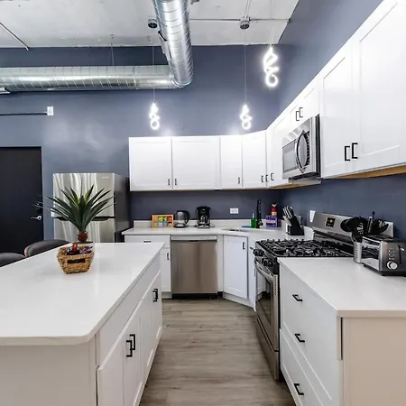 Group-friendly 6br Luxury In Prime South Loop Location With Optional Parking And Gym Access Near Mccormick Place, Soldier Field And Grant Park Apartment Chicago