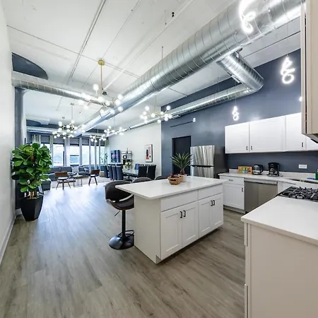 Group-friendly 6br Luxury In Prime South Loop Location With Optional Parking And Gym Access Near Mccormick Place, Soldier Field And Grant Park Apartment *