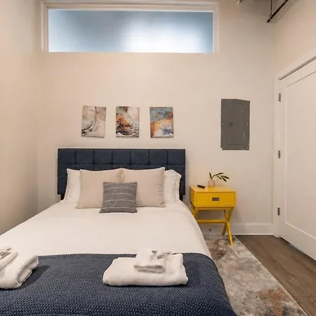 Apartment Charming 2br With Skyline View, Optional Parking & Gym Access Near Mccormick Place, Lakefront And Soldier Field