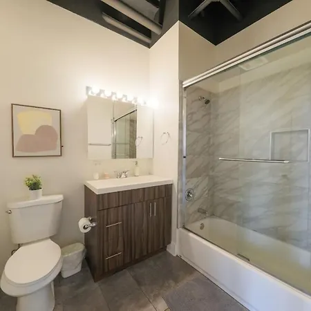 Cozy 2br With Optional Parking And Gym Access Near Field Museum, Lakefront & Mccormick Place Apartment *