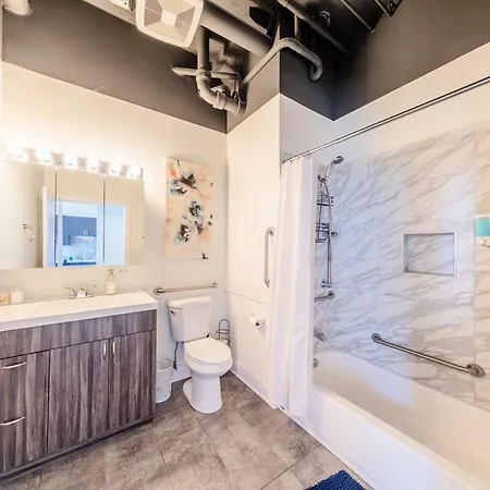 Apartment Modern And Bright 2br On Michigan Ave With Optional Parking And Gym Access Near Soldier Field & Grant Park