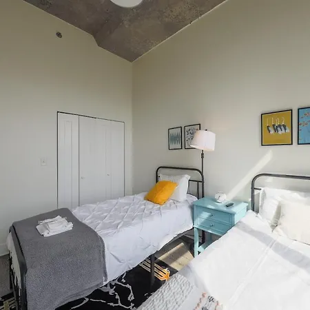Walkable 2br In South Loop With Optional Parking And Gym Access Near Mccormick Place, Museum Campus & Lakefront Apartment *