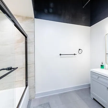 Group-friendly 6br Luxury In Prime South Loop Location With Optional Parking And Gym Access Near Mccormick Place, Soldier Field And Grant Park Chicago