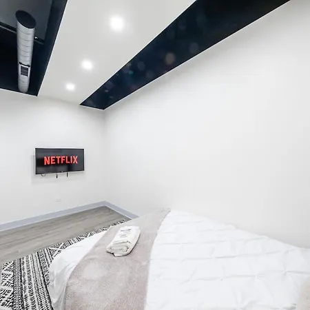 Apartment Group-friendly 6br Luxury In Prime South Loop Location With Optional Parking And Gym Access Near Mccormick Place, Soldier Field And Grant Park