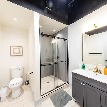 Group-friendly 6br Luxury In Prime South Loop Location With Optional Parking And Gym Access Near Mccormick Place, Soldier Field And Grant Park Apartment Chicago