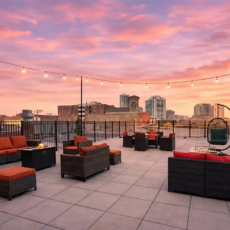 Group-friendly 6br Luxury In Prime South Loop Location With Optional Parking And Gym Access Near Mccormick Place, Soldier Field And Grant Park Apartment Chicago