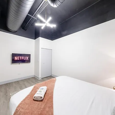 Group-friendly 6br Luxury In Prime South Loop Location With Optional Parking And Gym Access Near Mccormick Place, Soldier Field And Grant Park Apartment Chicago