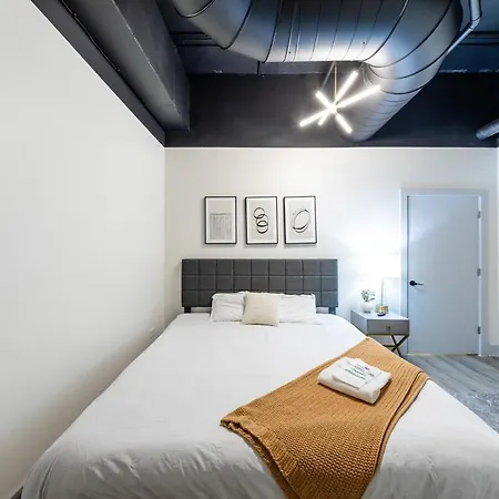 Group-friendly 6br Luxury In Prime South Loop Location With Optional Parking And Gym Access Near Mccormick Place, Soldier Field And Grant Park Chicago