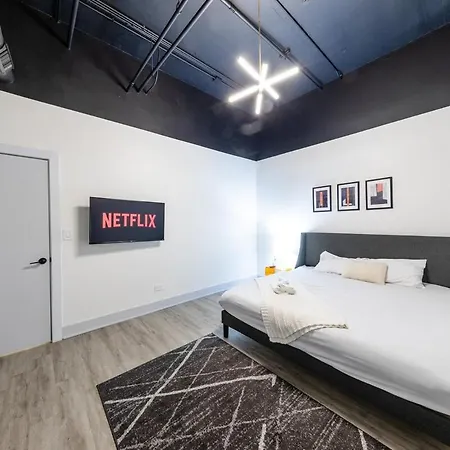Group-friendly 6br Luxury In Prime South Loop Location With Optional Parking And Gym Access Near Mccormick Place, Soldier Field And Grant Park Apartment Chicago