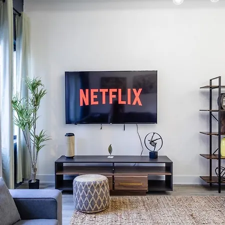 Group-friendly 6br Luxury In Prime South Loop Location With Optional Parking And Gym Access Near Mccormick Place, Soldier Field And Grant Park Apartment Chicago
