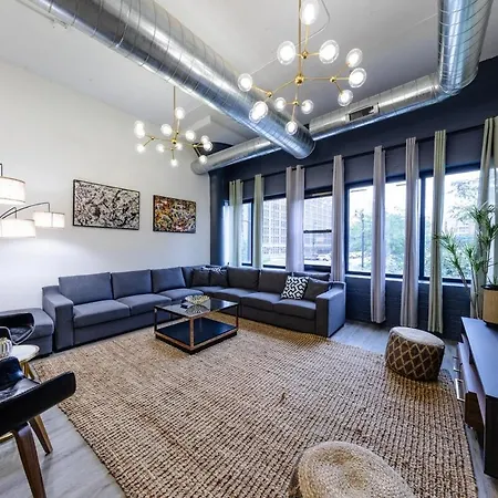 Group-friendly 6br Luxury In Prime South Loop Location With Optional Parking And Gym Access Near Mccormick Place, Soldier Field And Grant Park Apartment Chicago