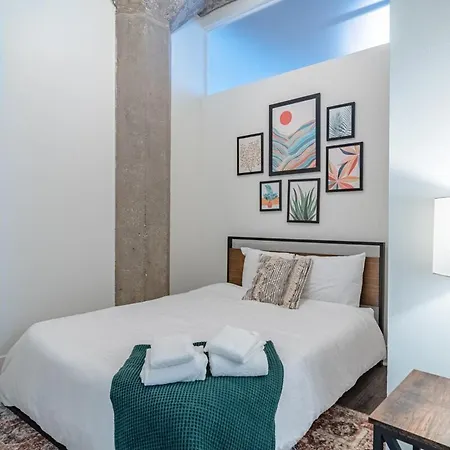 Apartment 2br South Loop Location With Optional Parking & Gym Access Near Mccormick Place, Shedd Aquarium & Navy Pier *