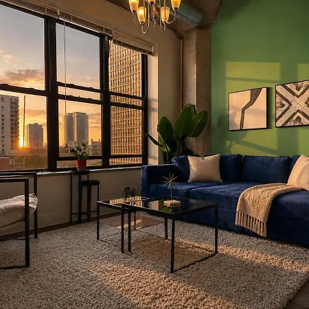 Modern 2br With Skyline View, Optional Parking & Gym Access Near Mccormick, Museum Campus, Grant Park & Soldier Field