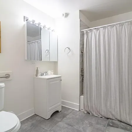 Apartment Luxury With Optional Parking And Gym Access Near Mccormick Place, Chinatown And Soldier Field *