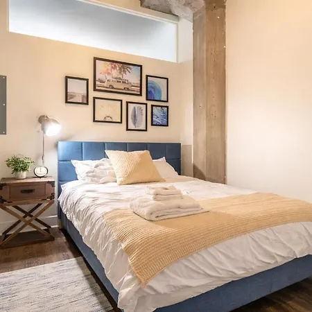 Spacious South Loop 2br Near Mccormick Place, Soldier Field & Downtown