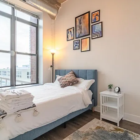 2br South Loop Location With Optional Parking & Gym Access Near Mccormick Place, Shedd Aquarium & Navy Pier Chicago