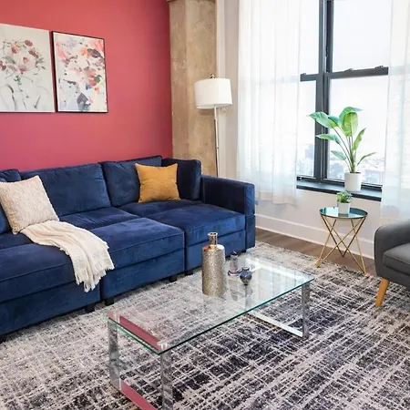 Business Ready 2br In South Loop With Skyline View, Optional Parking & Gym Access Close To Mccormick, Downtown & Cta Apartment