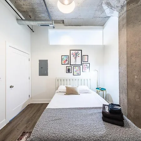 Modern 2br With Skyline View, Optional Parking & Gym Access Near Mccormick, Museum Campus, Grant Park & Soldier Field Apartment Chicago