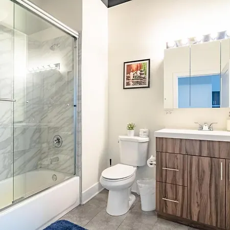 Spacious South Loop 2br Near Mccormick Place, Soldier Field & Downtown