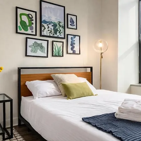 Spacious South Loop 2br Near Mccormick Place, Soldier Field & Downtown *
