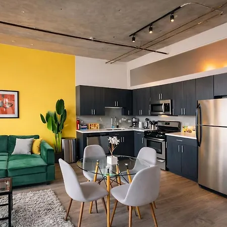 Spacious South Loop 2br Near Mccormick Place, Soldier Field & Downtown *