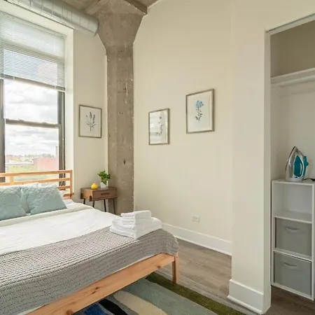 Skyline 2br In South Loop With Optional Parking & Gym Access Near Mccormick Place, Soldier Field And Lakefront Apartment Chicago
