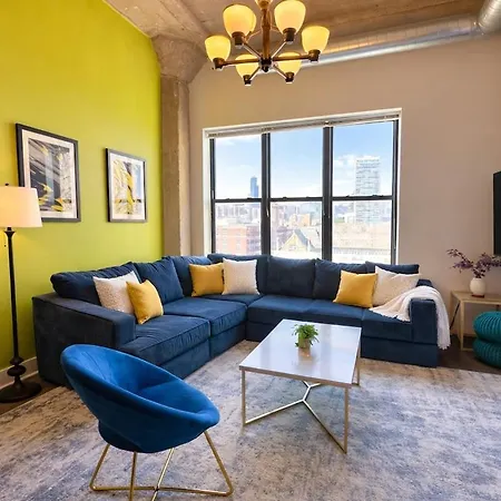 Luxury Cozy 2br With Optional Parking And Gym Access Near Mccormick Place, Lakefront And Soldier Field Apartment