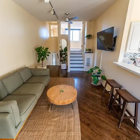 Bucktown Private *